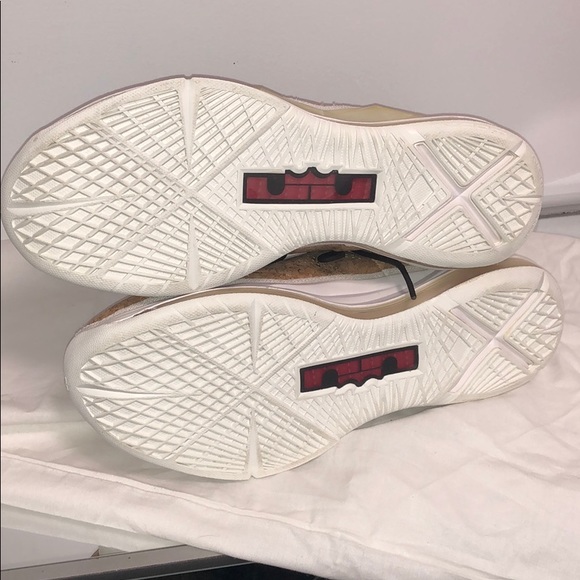 Lebron James Nike Cork sneaker like new - Picture 6 of 8